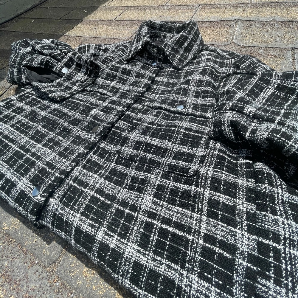 Size L Black w White Stripes